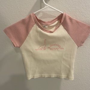 shein pink and white cropped dino tee